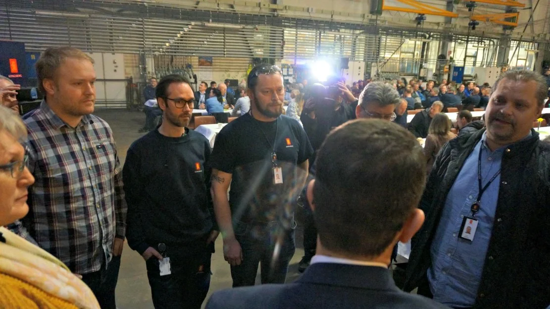 Fv Marie Longvastrand Negotia Anders Leine Nito Aleksander Nedrevold FLT og hovedtillitsvalgt Bjørge Solem FLT Åge Pettersen Fellesforbundet Arild Wadlerhaug Lederne M ryggen til Geir Håøy foto Ogne