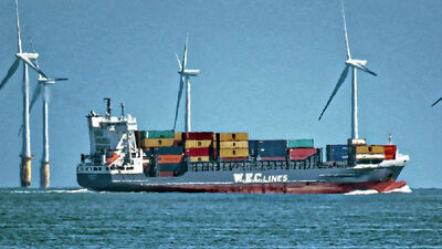 W E C Lines container ship and Thanet Wind Farm off Broadstairs Kent 2 1 jpgfoto Wikimedia Commons Acabashi