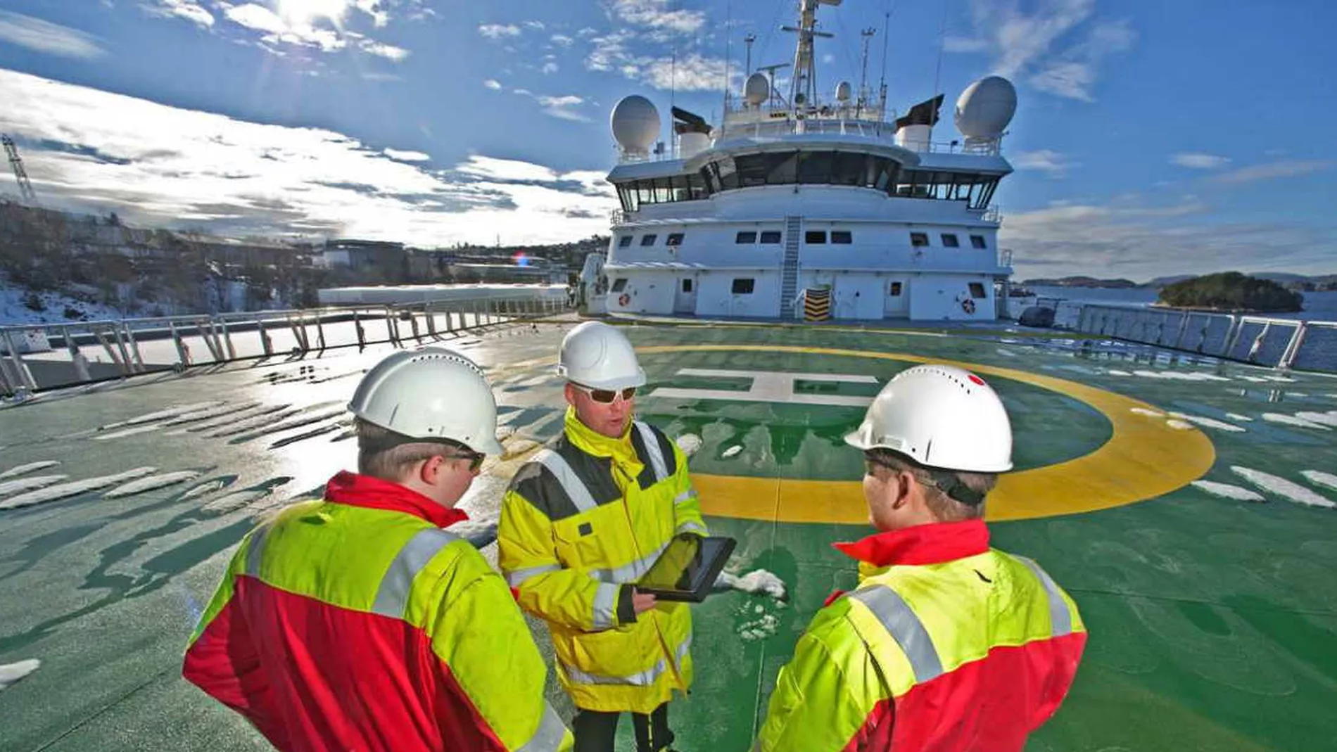 Workers on deck4 1 Illustrasjonsfoto til Zegeba Kongsberg pressemelding foto Kongsberg