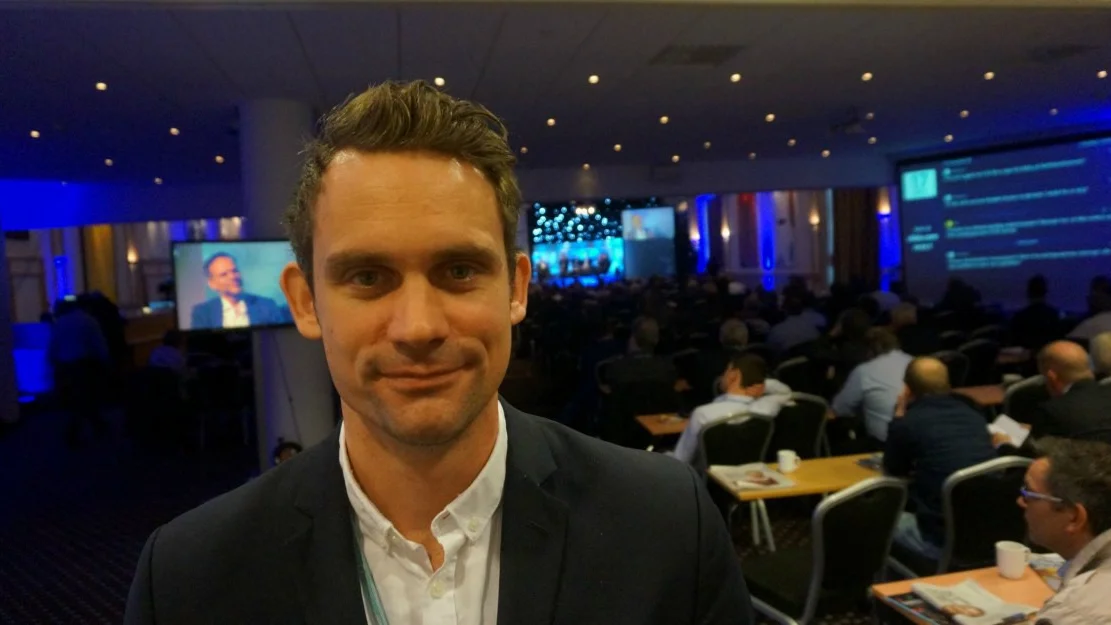 Advarar mot aa ta for lett paa teknologi utfordringane