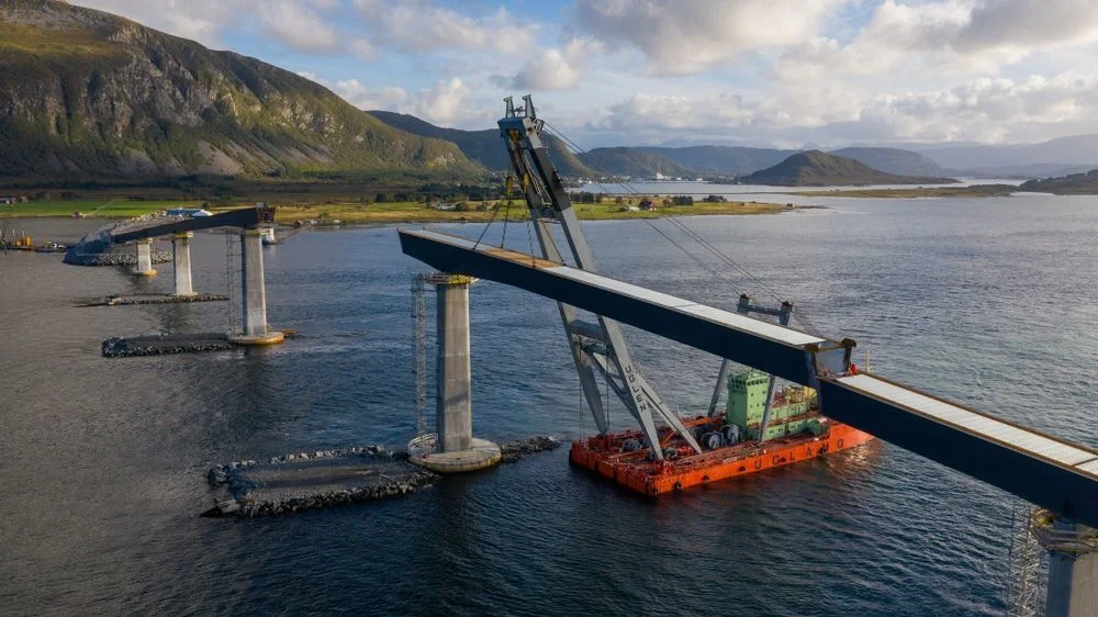 Bygger saman Lepsoeybrua i dag 10d736c24b54623aee7c17f28e13399c