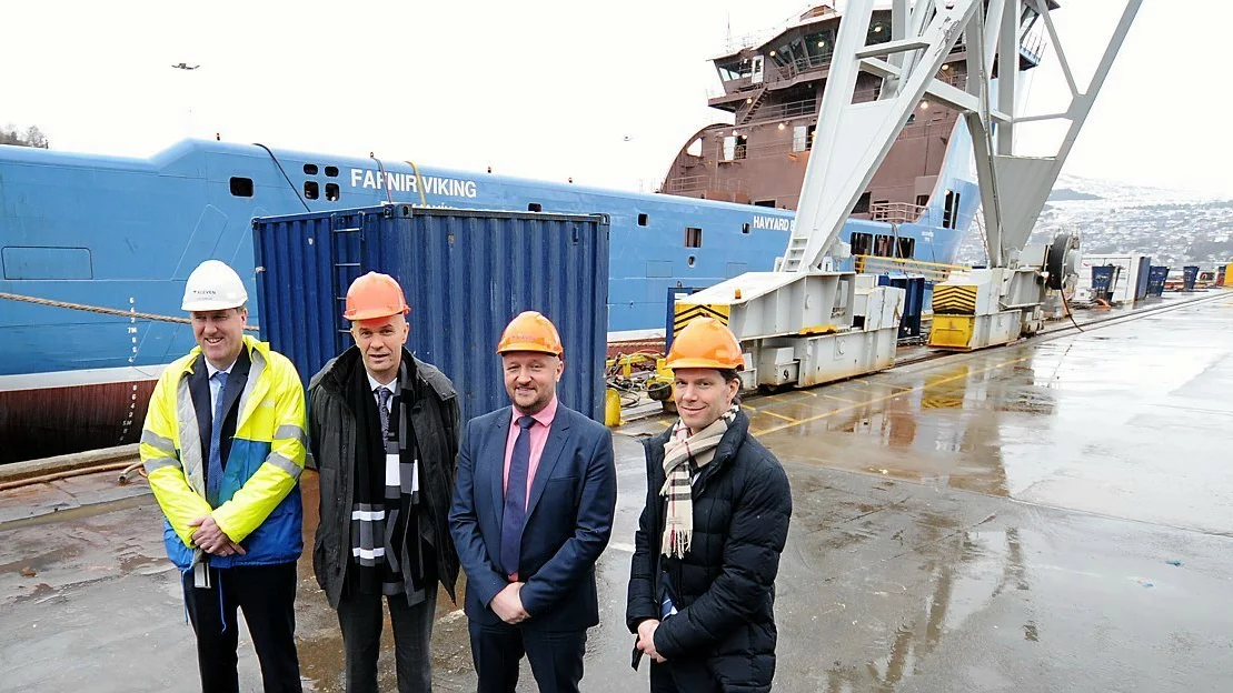 Frå venstre Kleven direktør Kjetil Bollestad rådgjevar og chief business officer Zoran Kunkera DIV Group eigar Tomislav Debeljak og finansdirektør Ola Beinnes Fosse i Kleven Foto Marius Rosbach