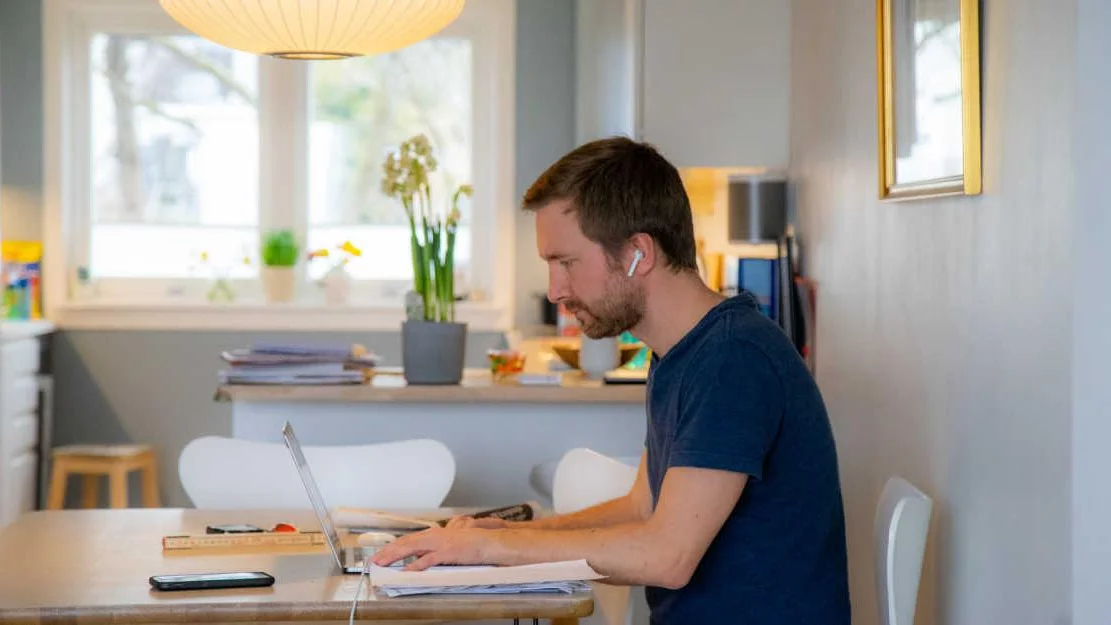 Mindre pendling gir meir jobbing