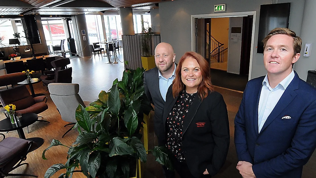 Thon aapnet doerene i A Alesund