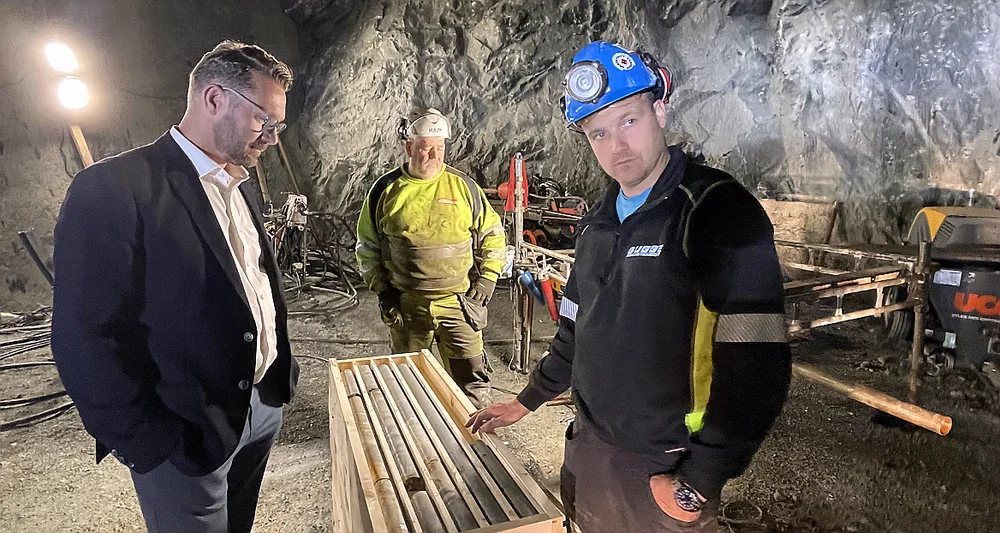 Daniel bugge petter leon fauske hofseth international Raudbergvika 11