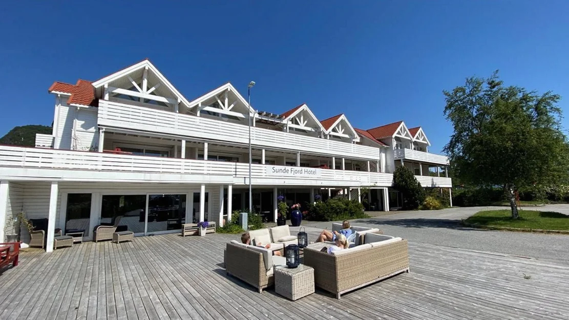 Fleire vil kjoepe fjordhotell