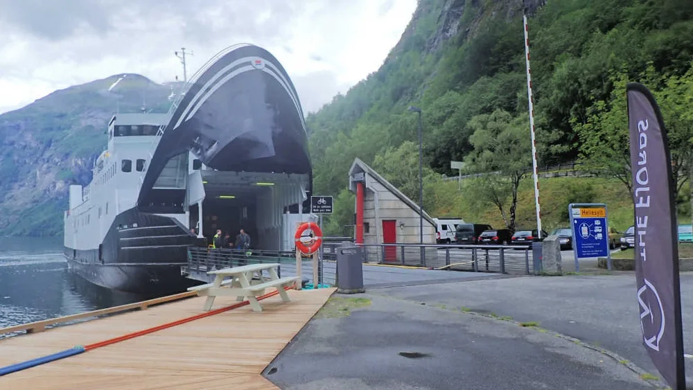 Ferje Geiranger foto Ogne