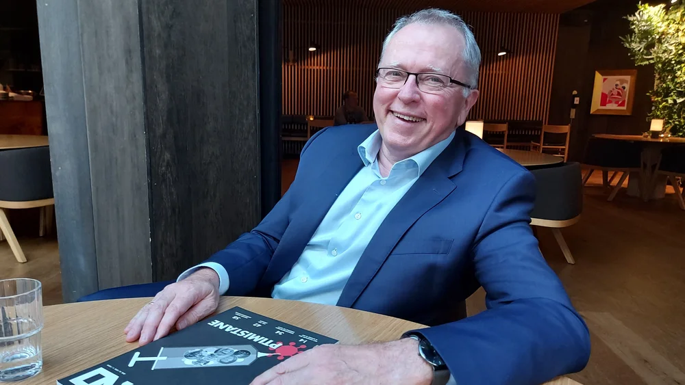 Eldar Sætre les NETT NO