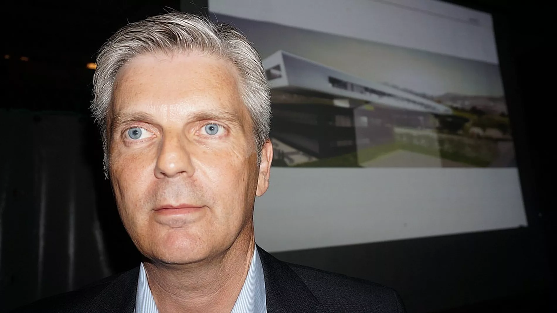 Byggjer praktbygg starta i brakke
