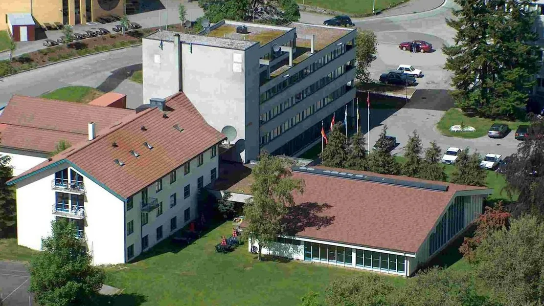 Skal faa ny fart paa Stranda Hotel