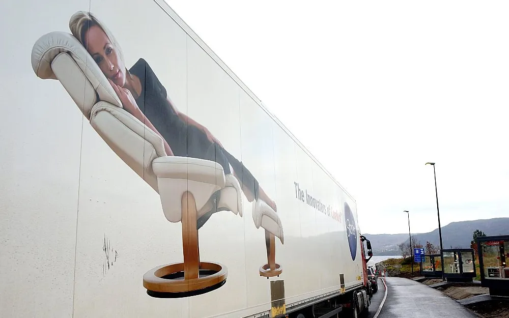 Todelt moebelsal fraa Ekornes