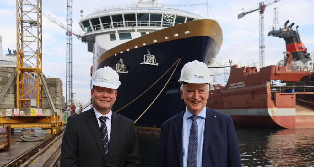 Bent martini per sævik havila capella foto havila kystruten 11