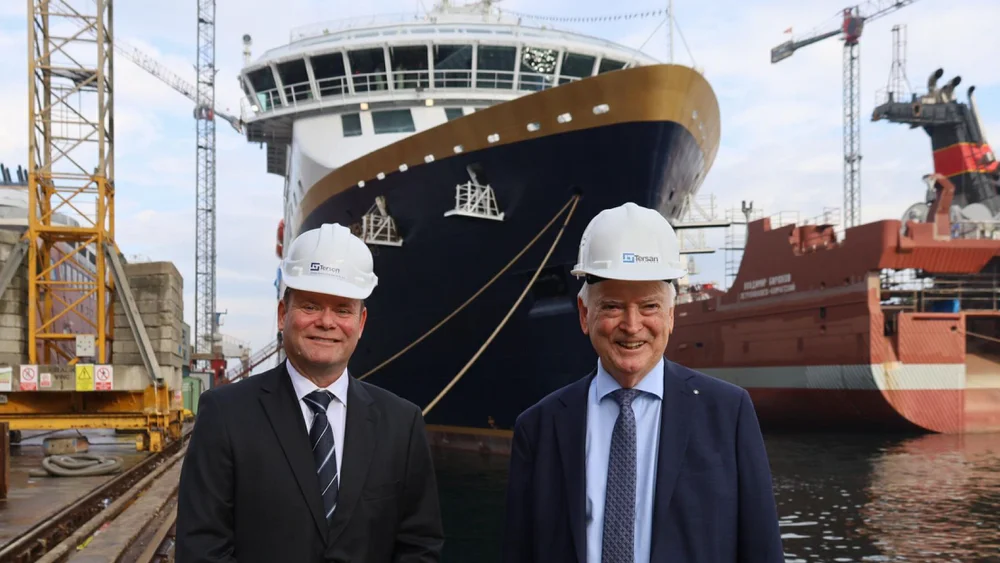 Bent martini per sævik havila capella foto havila kystruten 11