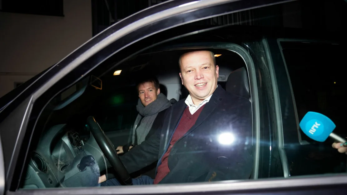 Oslo 20211108 Finansminister Trygve Slagsvold Vedum møter pressen utenfor sin Statsrådsbolig i forbindelse med tilleggsproposisjon for statsbudsjettet Foto Torstein Bøe NTB 2