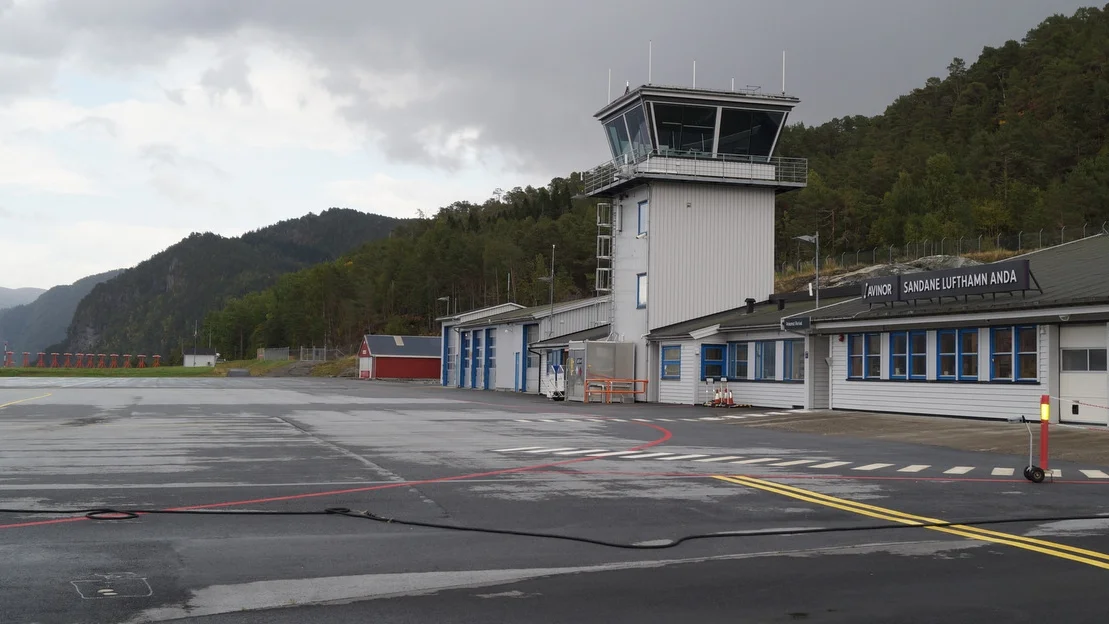 Vurderer nedlegging av Sandane lufthamn
