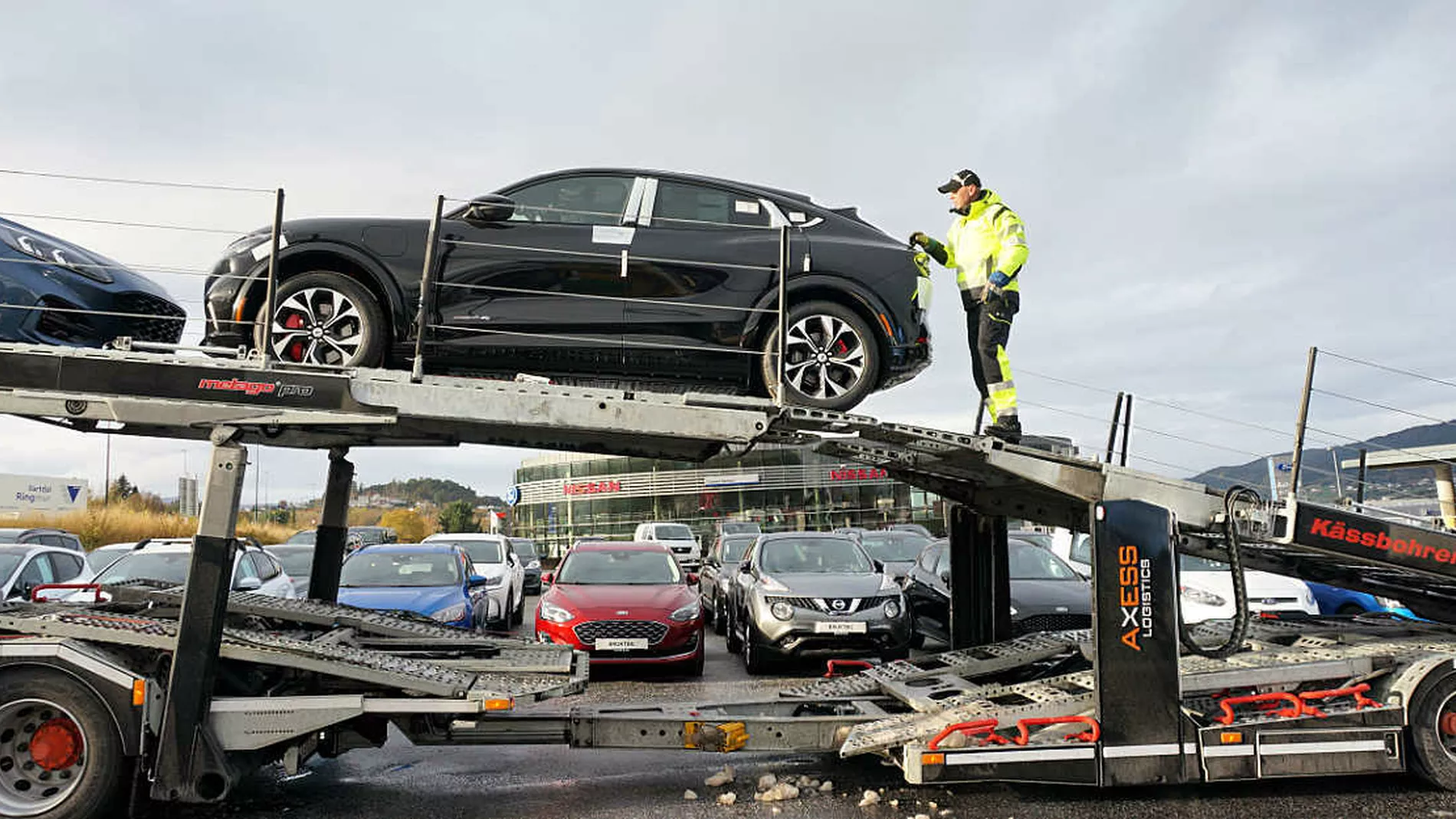 Billevering Nissan Ford Auto 8 8 Vestlandske foto Ogne