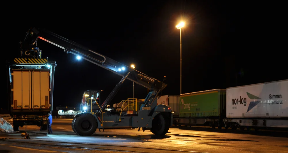Onrail åndalsnes truck lossing foto leif j olestad 11