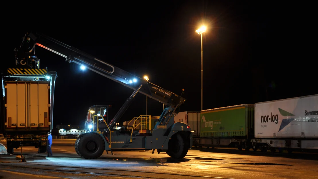 Onrail åndalsnes truck lossing foto leif j olestad 11