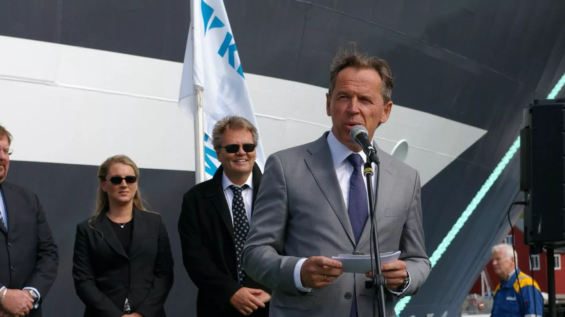 Jaktar kontrakt under daapsmiddag