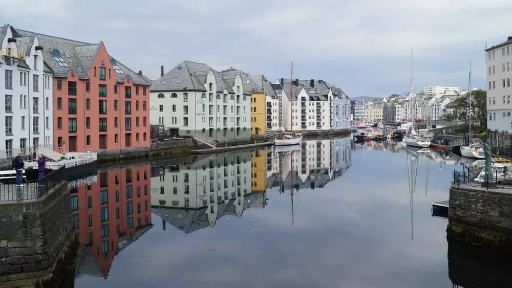 7 av 10 innbyggarar i fylket har under 50 meter til naboen